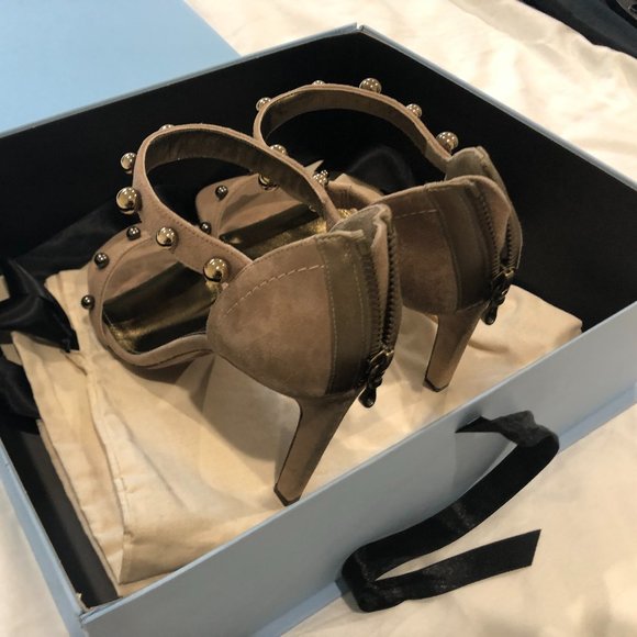 NWT Lanvin nude suede sandals with metal studs - Picture 8 of 15